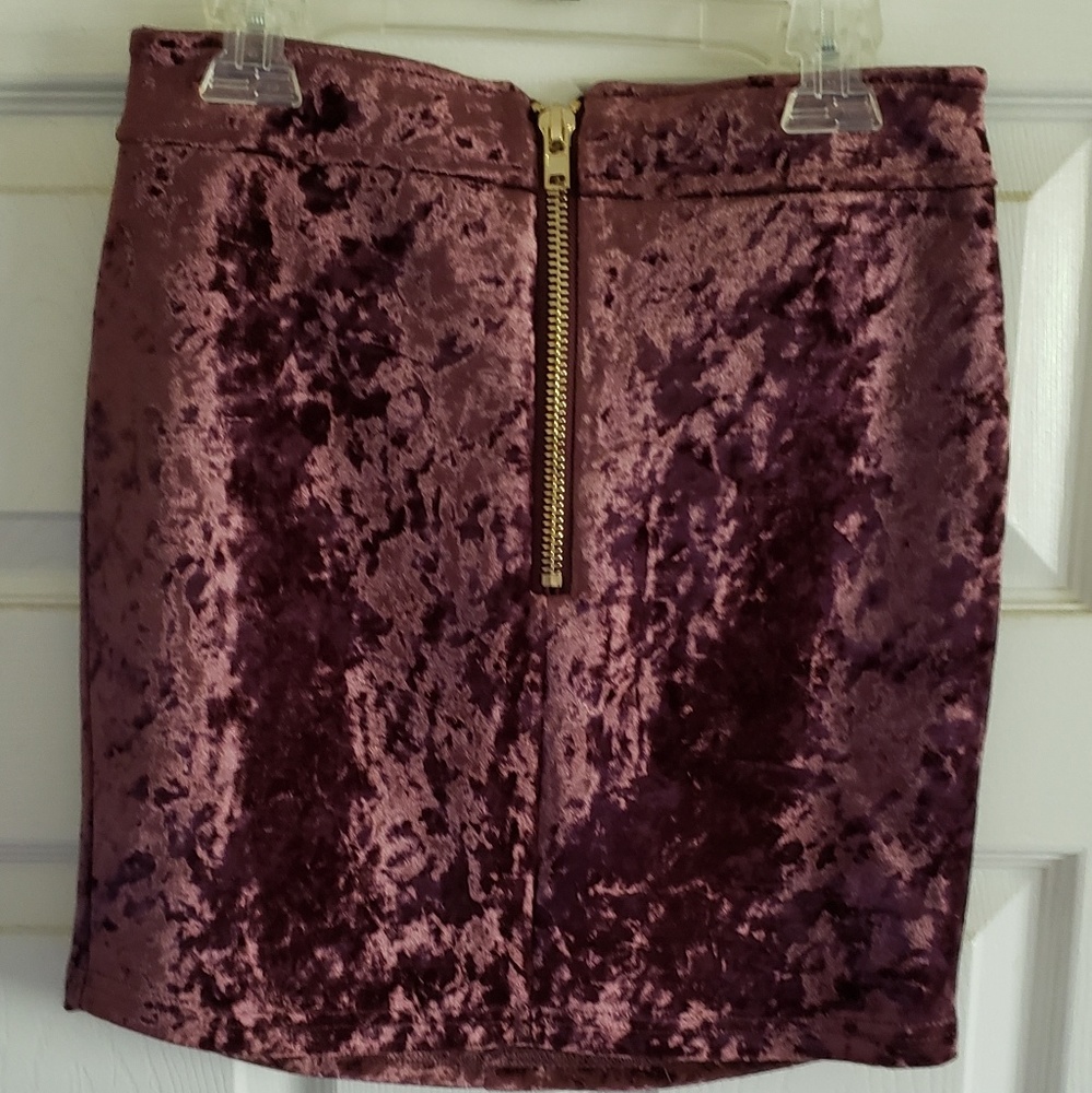 Forever 21 velvet skirt NWT Burgundy